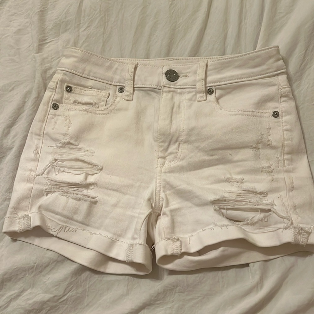 White American Eagle shorts